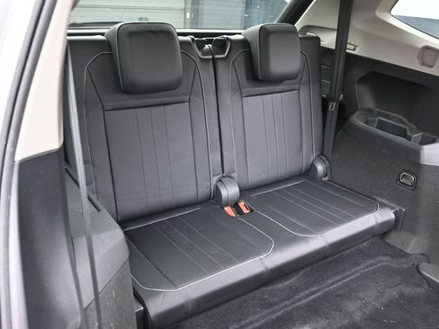 Used 2022 Volkswagen Tiguan SE FWD image 38