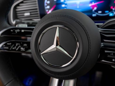 New 2026 Mercedes-Benz GLS 580 4MATIC image 28