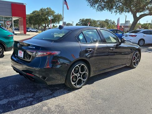 Used 2024 Alfa Romeo Giulia image 4