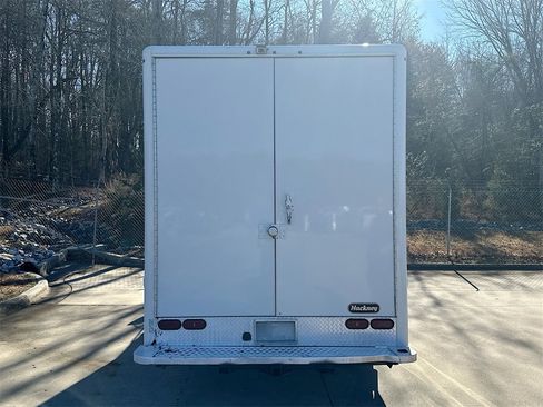 Used 2018 Isuzu NPR HD image 6