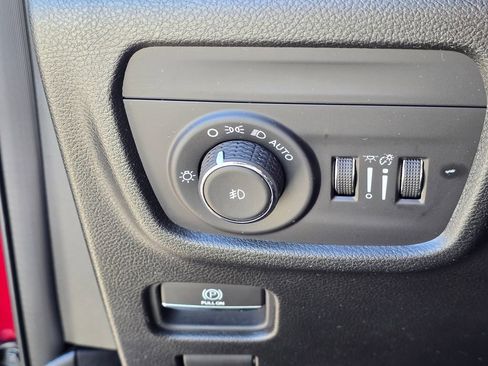 Used 2025 Jeep Grand Cherokee Limited image 12