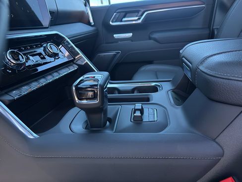 Used 2025 GMC Sierra 1500 Denali w/ Denali Reserve Package AWD/4WD image 15