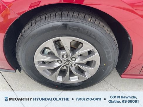 Used 2021 Toyota Sienna XLE w/ XLE Plus Package FWD image 19