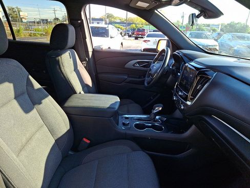 Used 2023 Chevrolet Traverse LT image 12