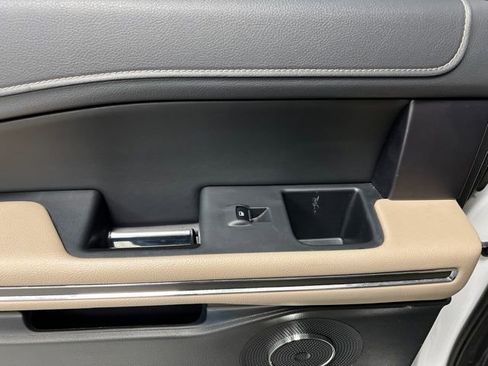 Used 2024 Ford Expedition Max XLT image 44