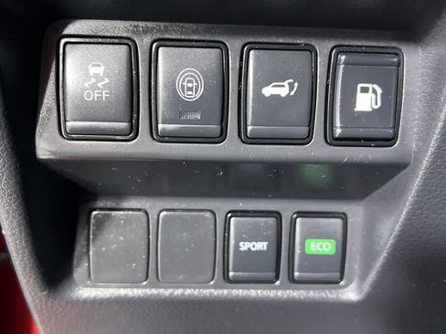 Used 2020 Nissan Rogue SV FWD image 17