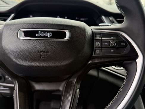 Used 2024 Jeep Grand Cherokee L Laredo image 25