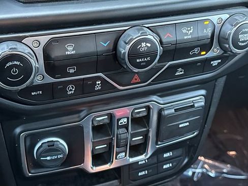Used 2022 Jeep Gladiator Sport AWD/4WD image 30
