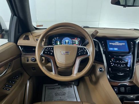 Used 2017 Cadillac Escalade Platinum image 35