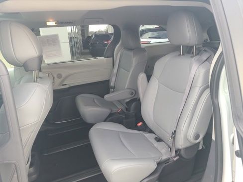 Used 2023 Toyota Sienna XLE image 13