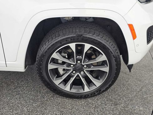 Used 2023 Jeep Grand Cherokee Overland w/ Advanced Protech Group III AWD/4WD image 9