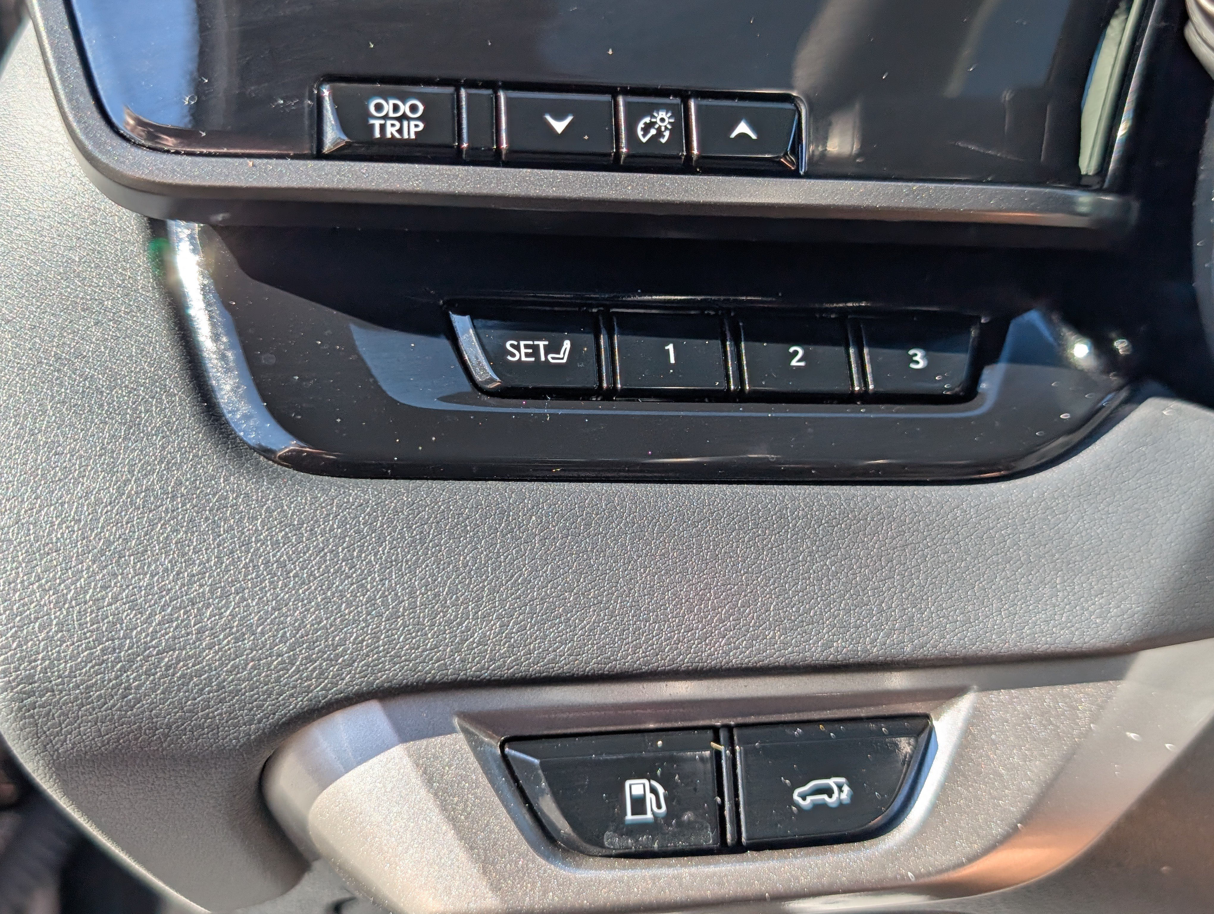 Used 2024 Lexus RX 350 Premium w/ Accessory Package (Z1) AWD/4WD image 23