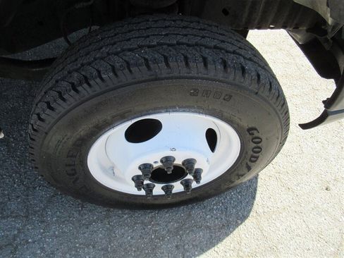 Used 2016 Ford E-350 and Econoline 350 Super Duty image 26