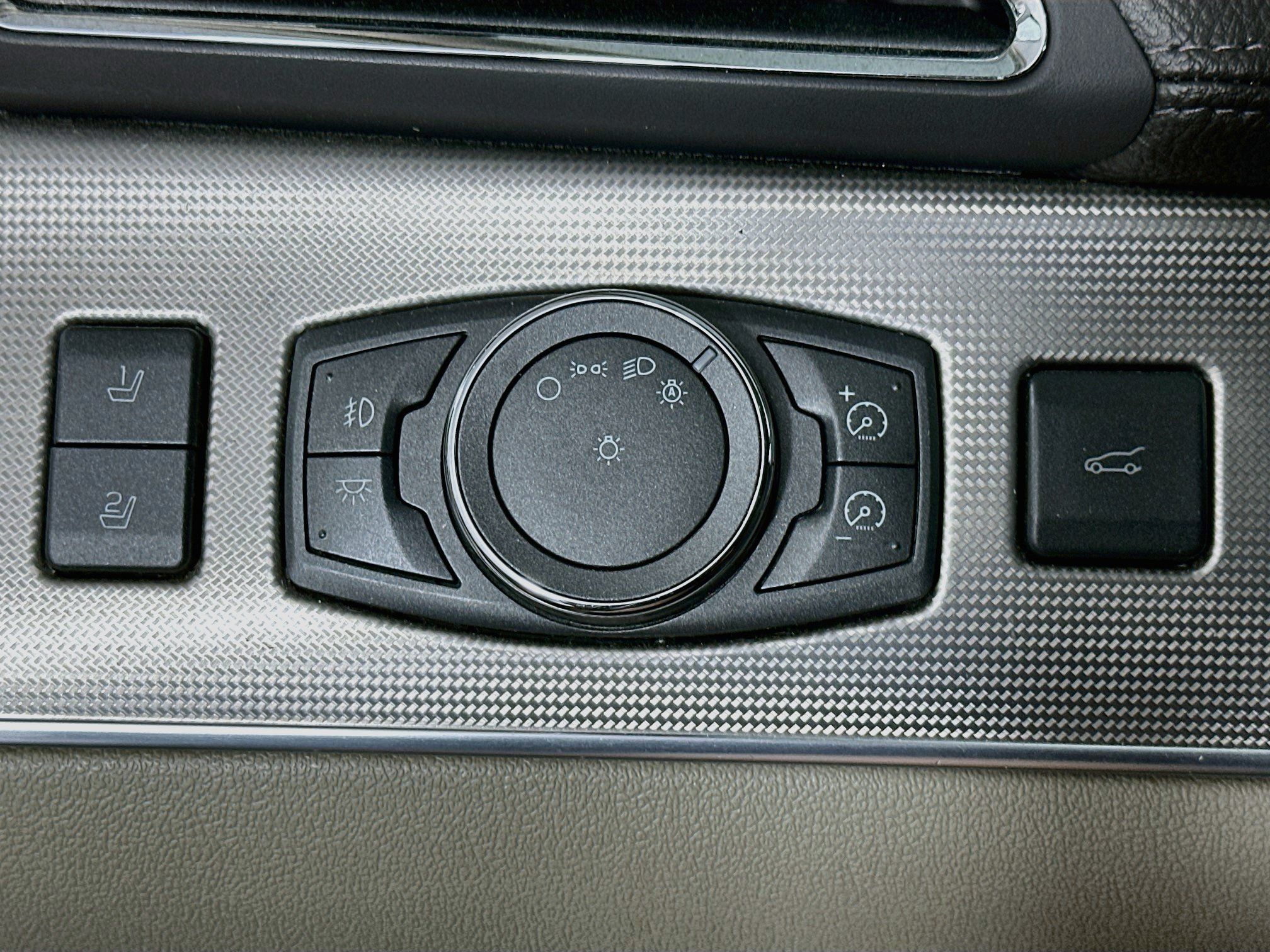 Used 2013 Lincoln MKX FWD image 16