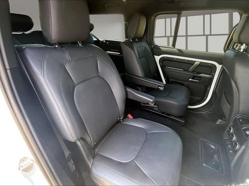Certified 2025 Land Rover Defender 130 X-Dynamic SE AWD/4WD image 27