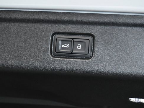 Used 2025 Audi S6 e-tron Prestige w/ 21" Black Optic Package image 75