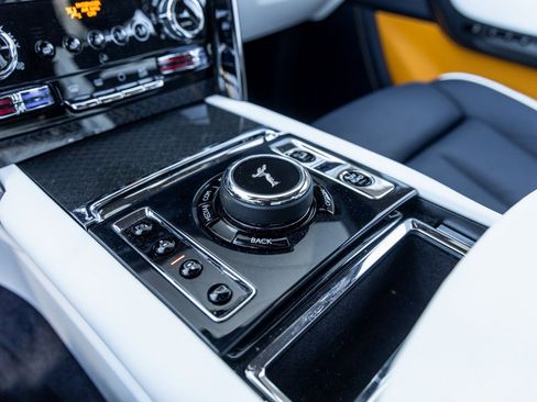 Used 2024 Rolls-Royce Cullinan Black Badge image 34