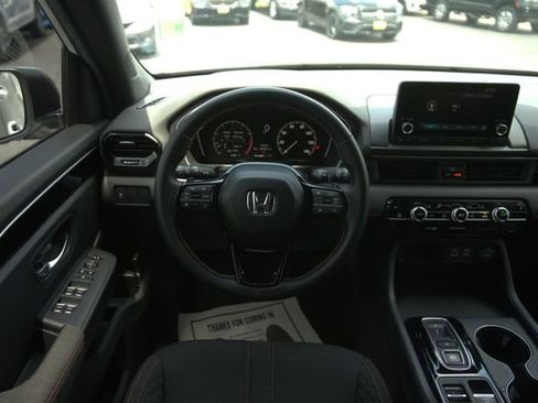 Used 2025 Honda Pilot Sport image 21