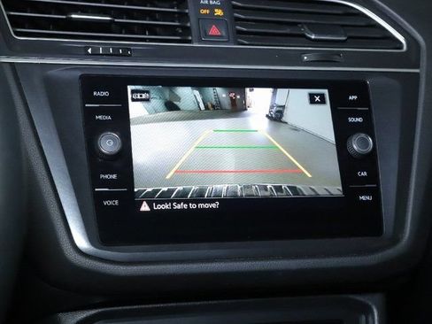 Certified 2024 Volkswagen Tiguan SE AWD/4WD image 32