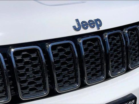 Certified 2021 Jeep Grand Cherokee Laredo AWD/4WD image 28
