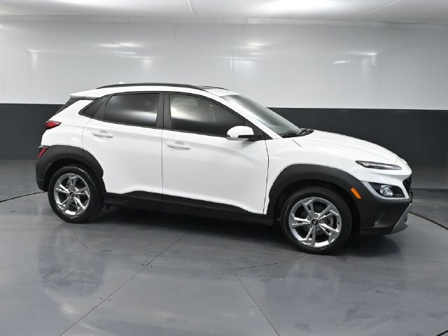 Used 2022 Hyundai Kona SEL w/ Convenience Package FWD image 3