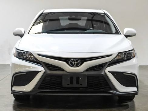 Used 2023 Toyota Camry SE FWD image 8
