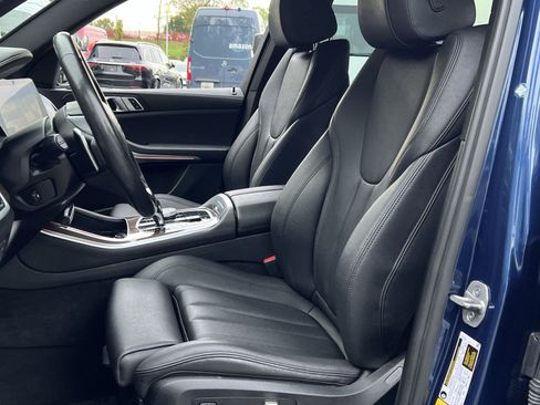 Used 2022 BMW X5 xDrive40i w/ Parking Assistance Package image 11