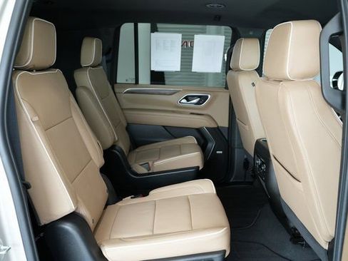 Used 2024 Chevrolet Suburban Premier image 22