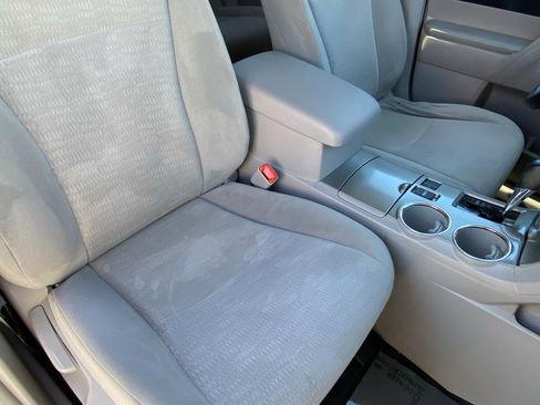 Used 2012 Toyota Highlander FWD w/ Tech Pkg image 11