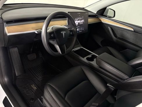 Used 2024 Tesla Model Y Long Range AWD/4WD image 14