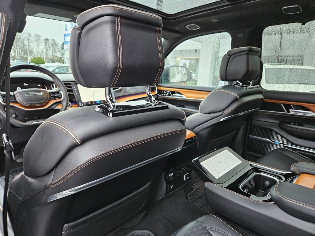 Used 2024 Jeep Grand Wagoneer L Series III AWD/4WD image 17