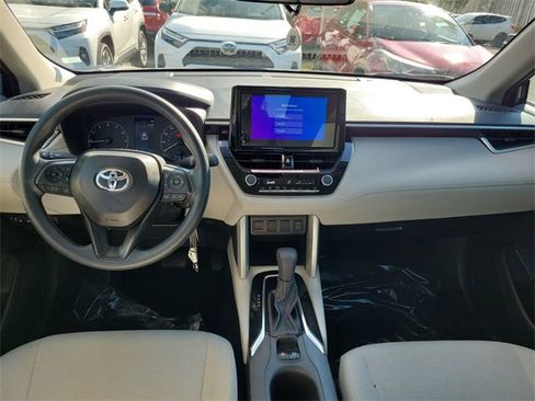 Used 2025 Toyota Corolla Cross L image 9