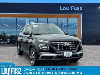 Used 2025 Hyundai Venue SEL FWD video 1