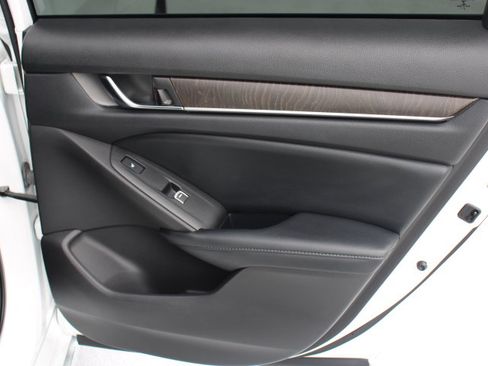 Used 2022 Honda Accord Touring image 16
