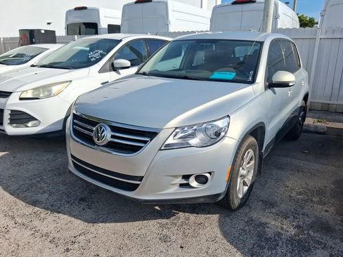 Used 2010 Volkswagen Tiguan S FWD image 3