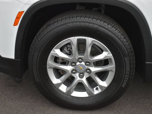 Used 2023 Chevrolet Traverse LS w/ Safety Package FWD image 11