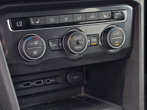 Used 2020 Volkswagen Tiguan SE image 36