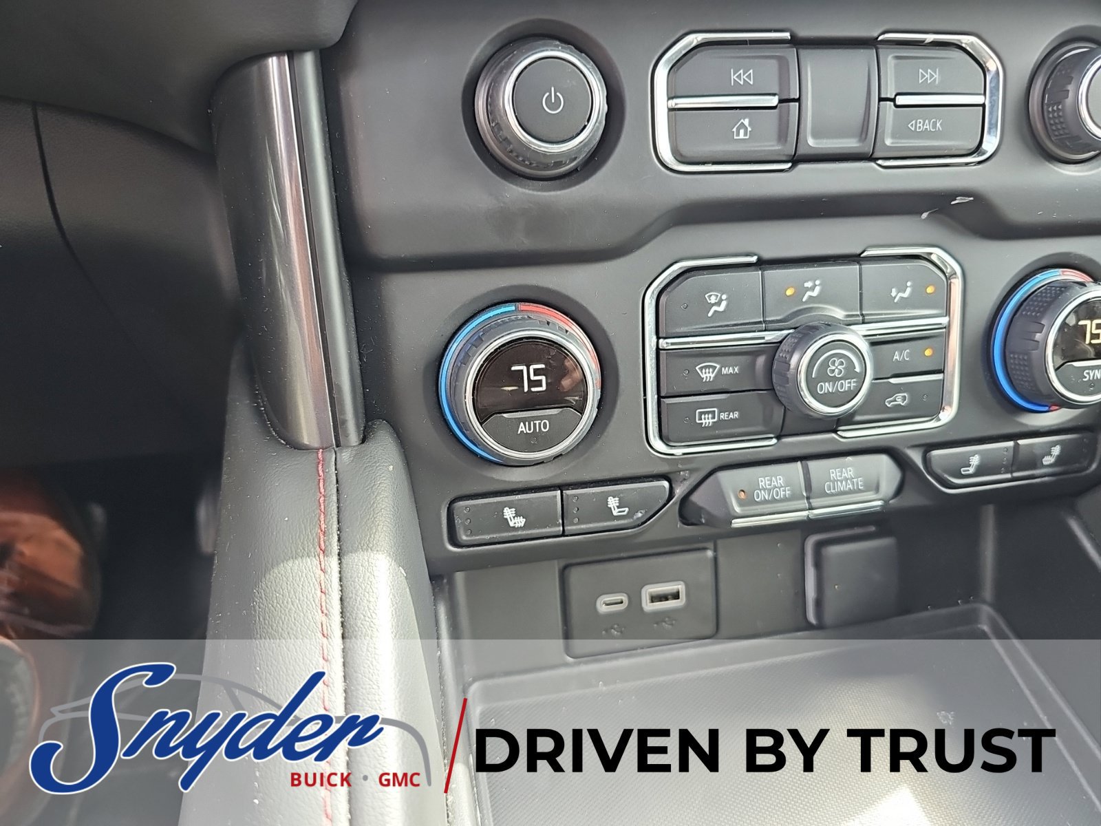 Used 2024 Chevrolet Tahoe RST w/ Luxury Package AWD/4WD image 21