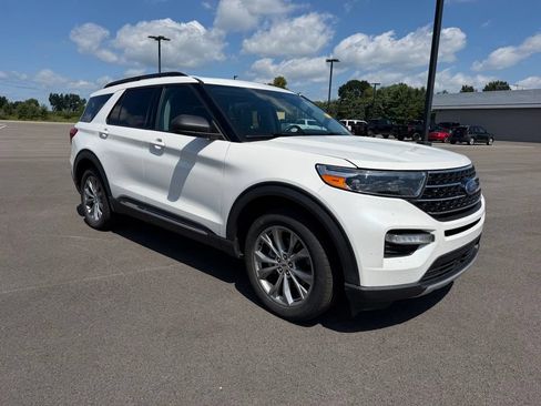 Used 2021 Ford Explorer XLT w/ Equipment Group 202A AWD/4WD image 3