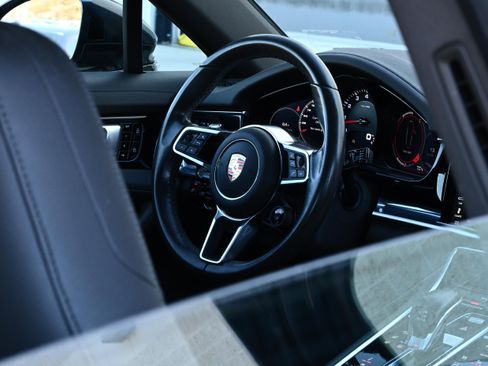 Used 2020 Porsche Panamera 4 image 20