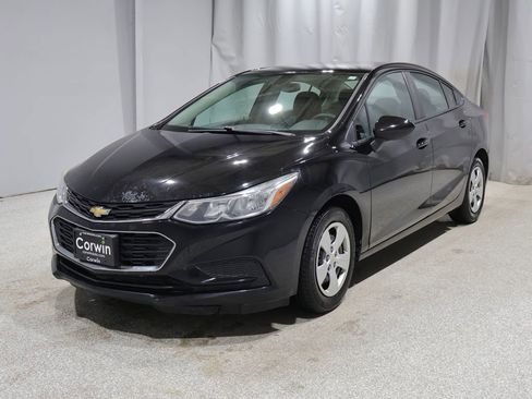 Used 2017 Chevrolet Cruze LS FWD image 7