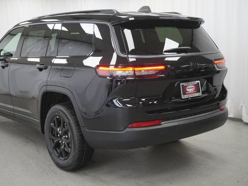 New 2026 Jeep Grand Cherokee L 4WD image 12