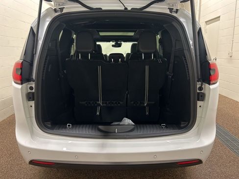 New 2026 Chrysler Pacifica Select FWD image 15