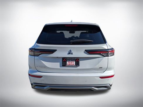 New 2025 Mitsubishi Outlander SE image 4
