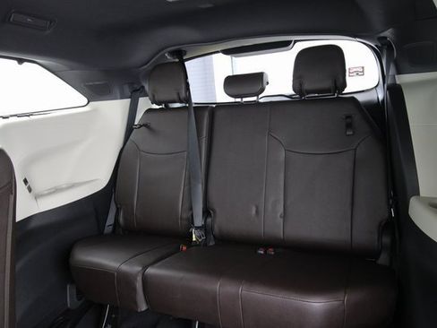 Used 2024 Toyota Sienna Platinum image 19