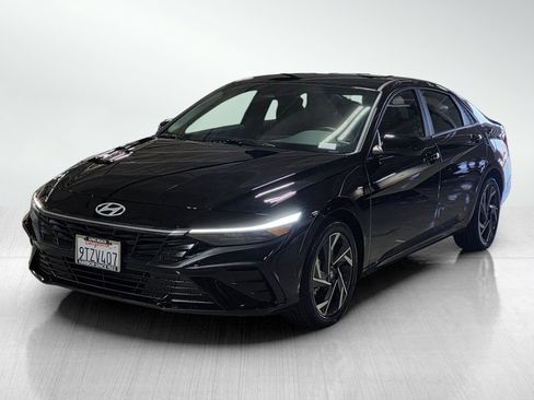 Certified 2025 Hyundai Elantra Sport FWD image 3