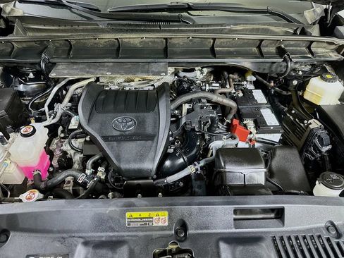 Used 2024 Toyota Highlander LE image 9