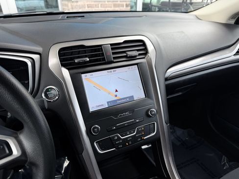 Used 2020 Ford Fusion SE FWD image 29