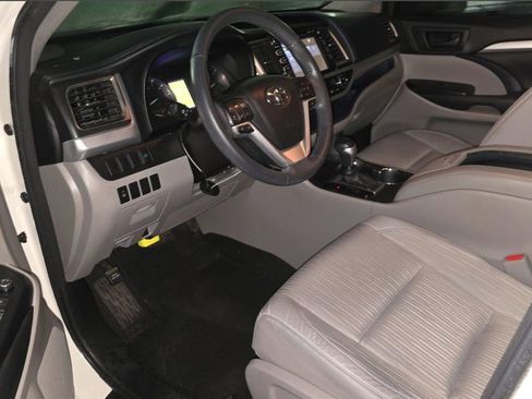 Used 2016 Toyota Highlander Plus image 3