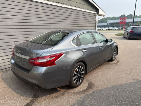 Used 2018 Nissan Altima 2.5 SV FWD image 9